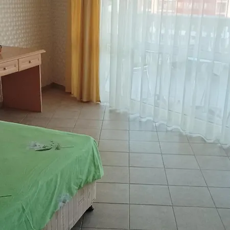 Miramar Palace Planeta 615a Апартамент